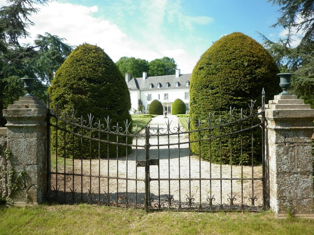 Manoir De La Baronnie Bed & Breakfast Saint-Malo Exterior photo