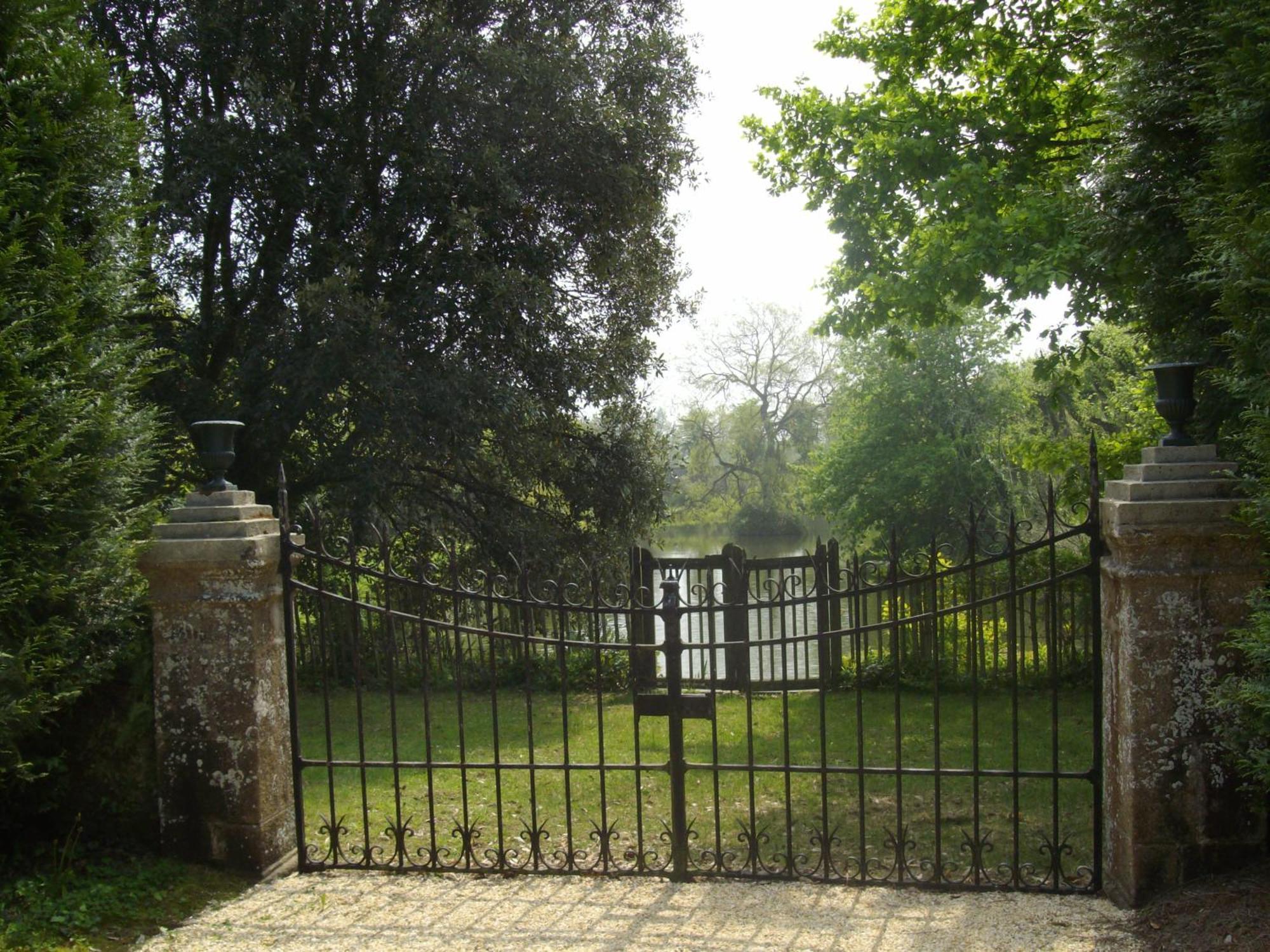 Manoir De La Baronnie Bed & Breakfast Saint-Malo Exterior photo